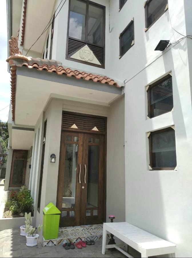 Sabi Guest House - Strategic Family -Married Couples Only- Hostel In Prawirotaman Yogyakarta Kültér fotó