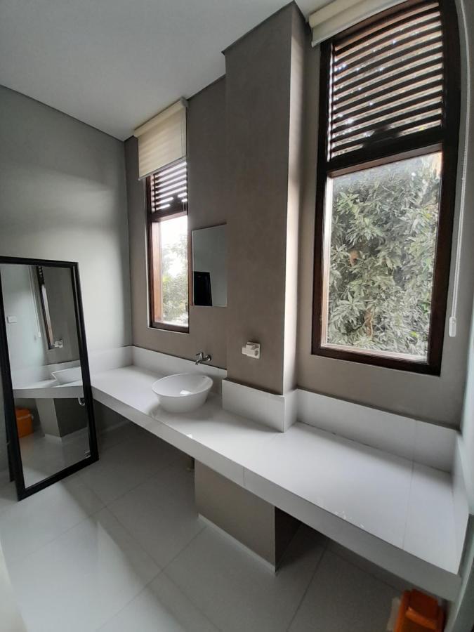 Sabi Guest House - Strategic Family -Married Couples Only- Hostel In Prawirotaman Yogyakarta Kültér fotó