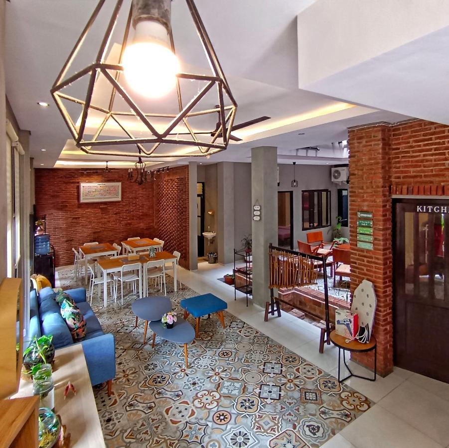 Sabi Guest House - Strategic Family -Married Couples Only- Hostel In Prawirotaman Yogyakarta Kültér fotó