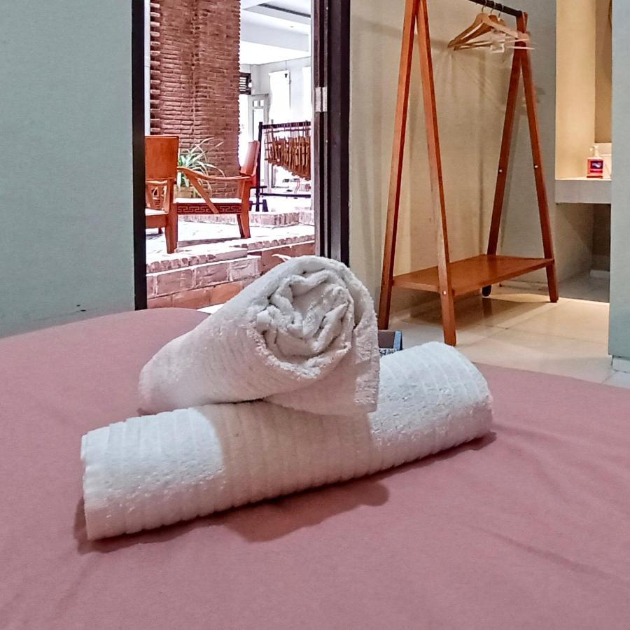 Sabi Guest House - Strategic Family -Married Couples Only- Hostel In Prawirotaman Yogyakarta Kültér fotó