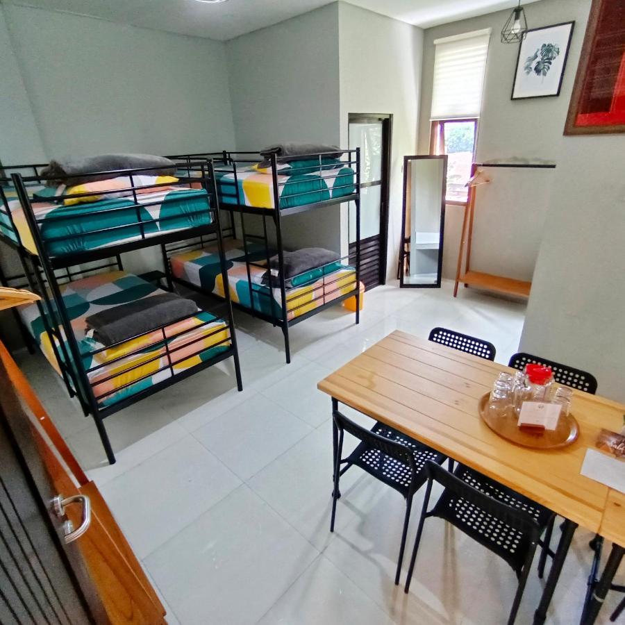 Sabi Guest House - Strategic Family -Married Couples Only- Hostel In Prawirotaman Yogyakarta Kültér fotó