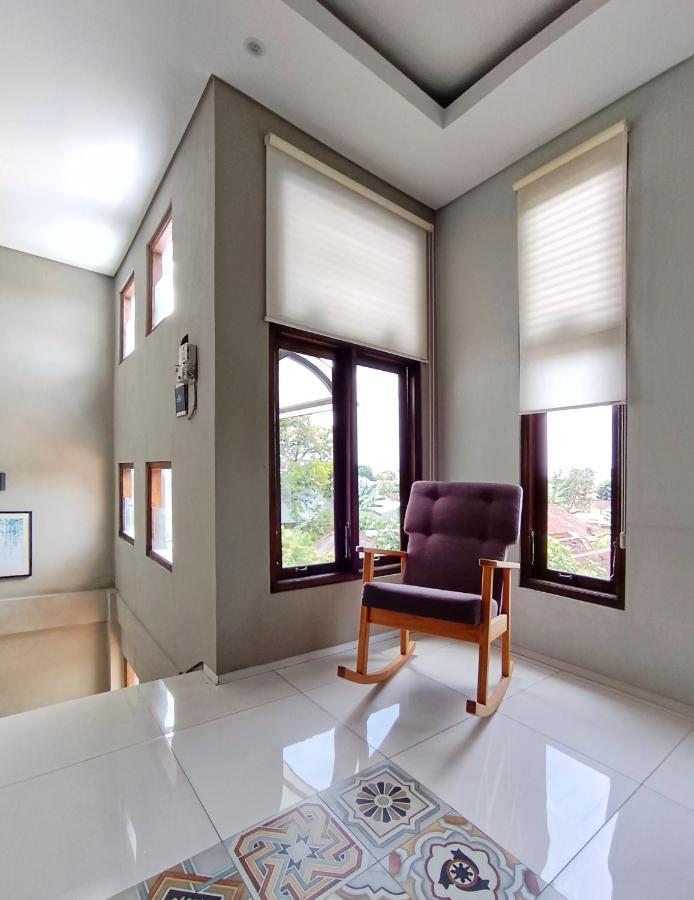 Sabi Guest House - Strategic Family -Married Couples Only- Hostel In Prawirotaman Yogyakarta Kültér fotó