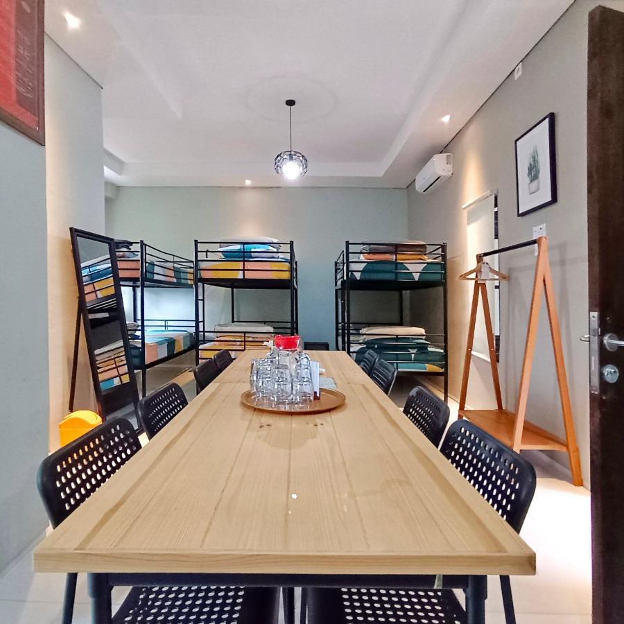Sabi Guest House - Strategic Family -Married Couples Only- Hostel In Prawirotaman Yogyakarta Kültér fotó